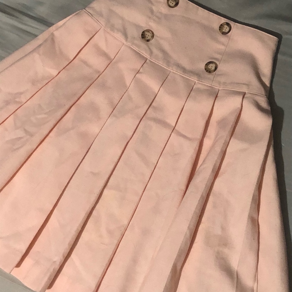 Vino de casa vintage skirt. Light pink with three brown buttons! A size 0